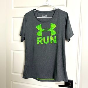 Under Armour Semi Fitted Gray Logo top Size Large